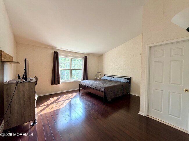 Building Photo - 743 Banyan Ct