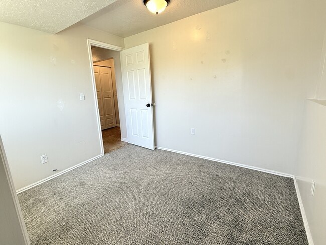 Building Photo - 2022 N 850 W