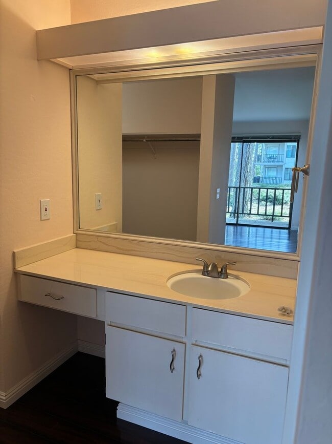 Building Photo - Great Condo Pebble Beach with Ocena Views