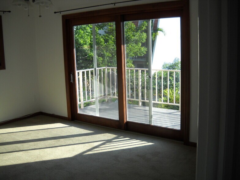 Building Photo - 11610 N Bayshore Dr
