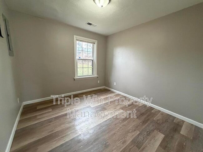 Building Photo - 520 Hentschel Pl