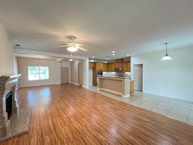 Building Photo - Northwest Bakersfield