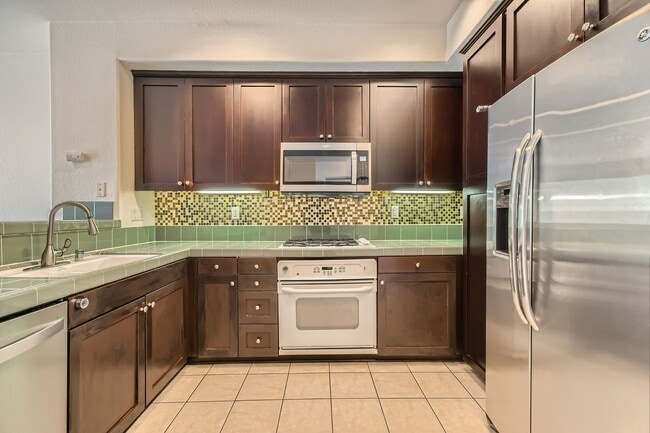 Building Photo - Stylish 2Bd + Den/Office - Townhome in Prime Central SD – Near Convoy District, Bases & Freeways
