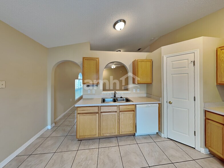 Building Photo - 11414 Ivy Flower Loop