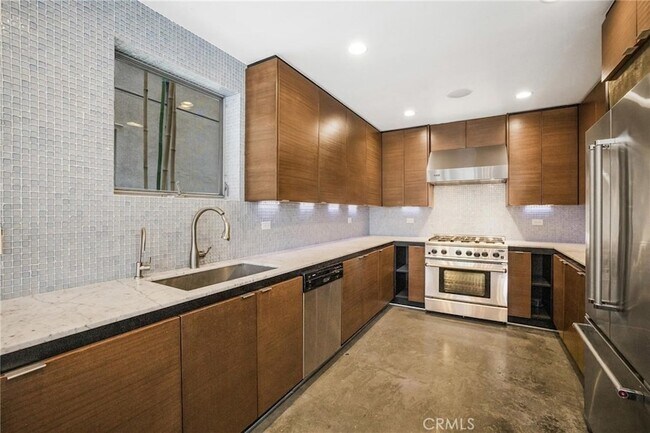 Building Photo - 419 Venice Way