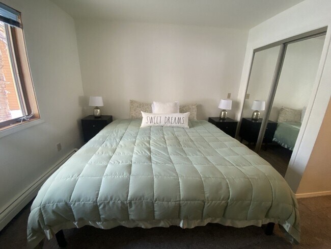 Building Photo - Furnished 2 bed, 2 bath Condo