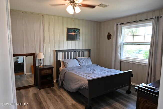 Building Photo - 5054 Pirates Cove Rd