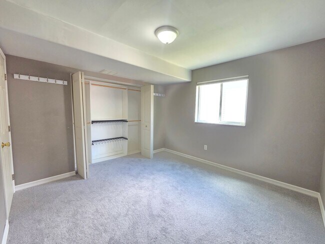 Building Photo - $2,800 - 3 Bed / 2 Bath Beautiful and Spacious Home with a Fully Fenced backyard