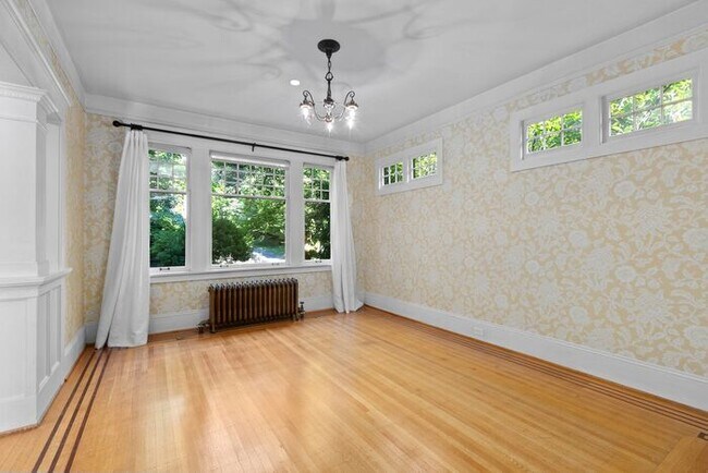 Building Photo - Stunning 1909 Craftsman w/ AC in Coveted Capitol Hill