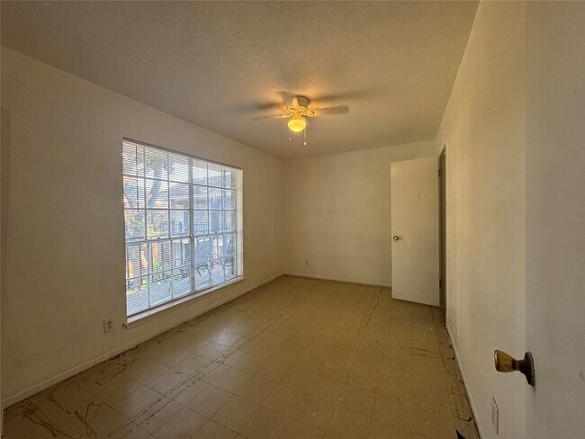 Building Photo - 6405 Westward St