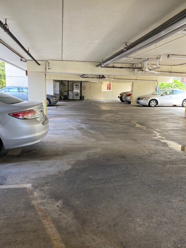 Building Photo - FULLY RENOVATED 1 BEDROOM 1 BATH, MUST SEE!!!