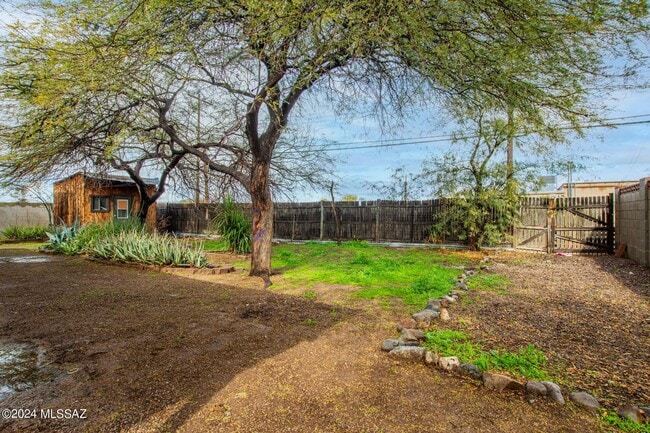 Building Photo - Charming Remodeled 3 Bedroom Brick Home