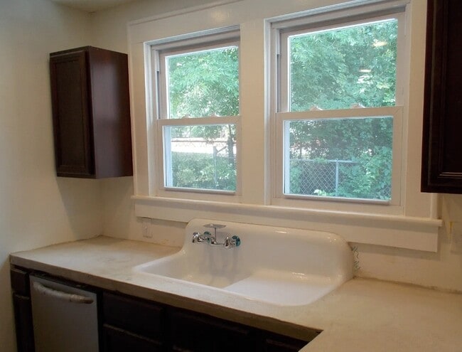 Building Photo - 504 Green Ave