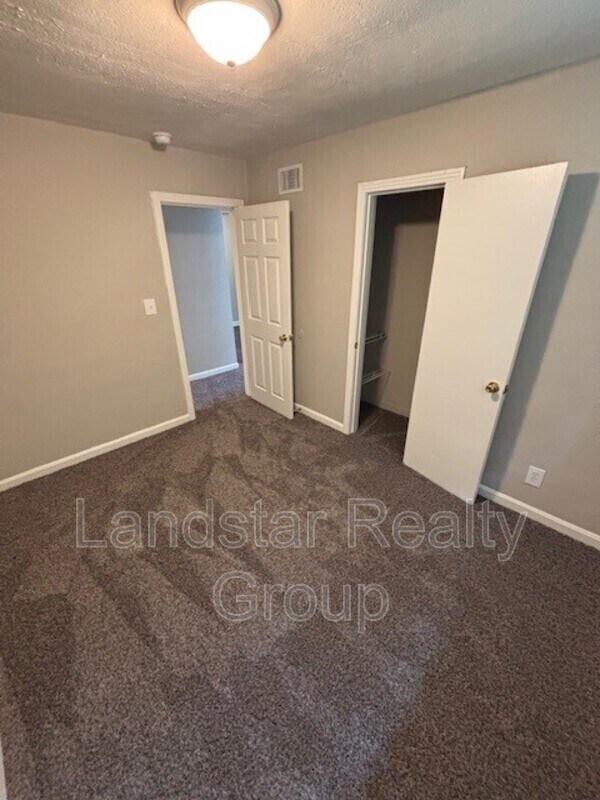 Building Photo - 4714 Seville Dr