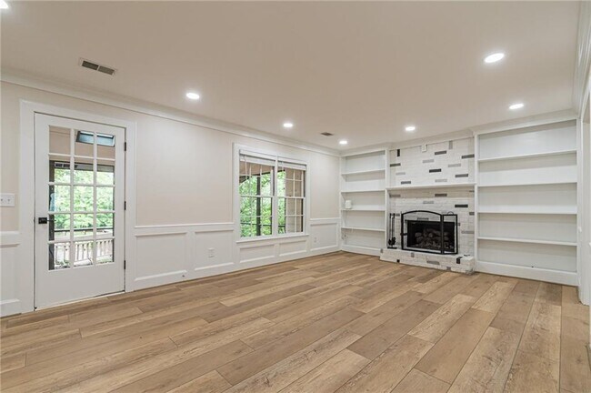 Building Photo - 2911 Bentwood Dr