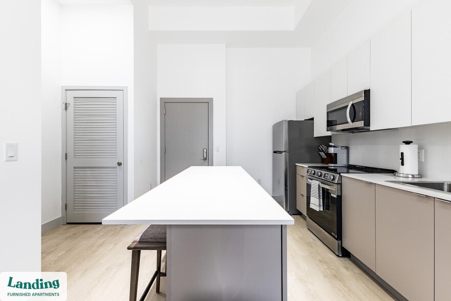 Building Photo - 1155 NE 126th St