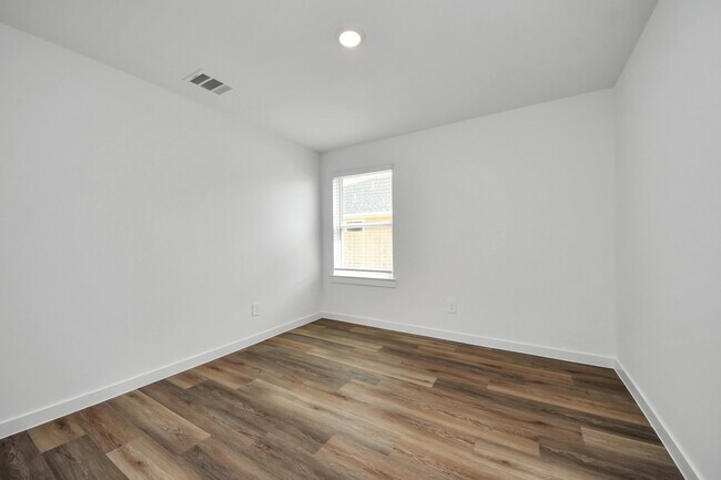 Building Photo - 9035 Rose Water Trl