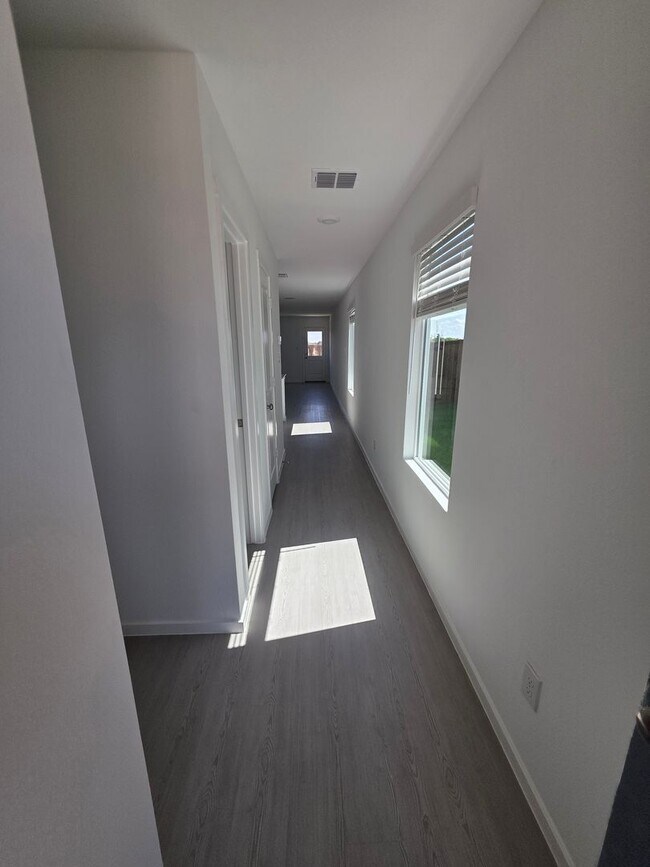 Building Photo - Stunning New Construction in Foree Ranch –...