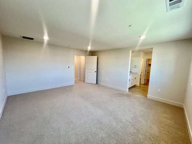 Building Photo - 3215 Center Dr