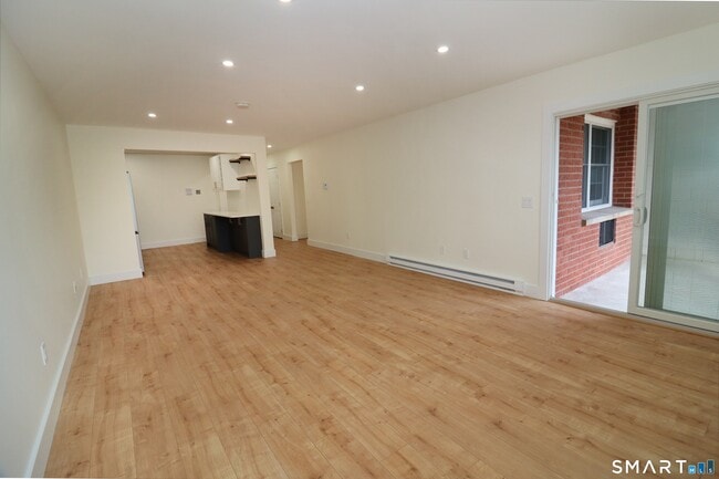 Building Photo - 185 Melba St