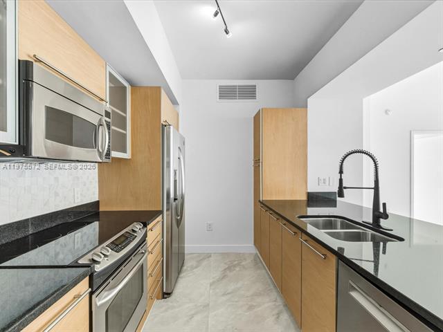 Building Photo - 951 Brickell Ave