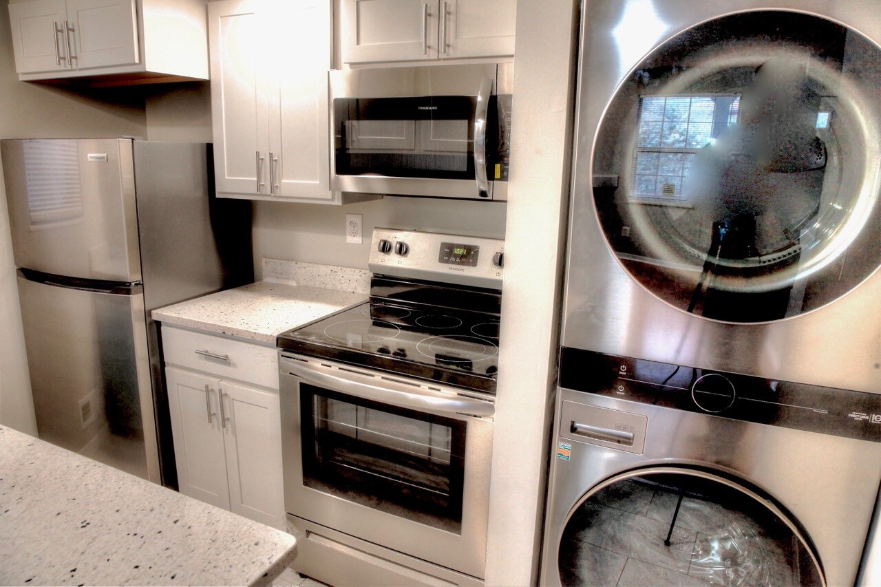 Building Photo - 310 E 17th Ave