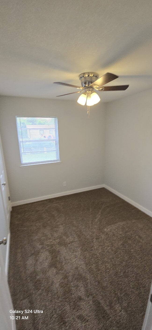 Building Photo - 108 W Garden Dr