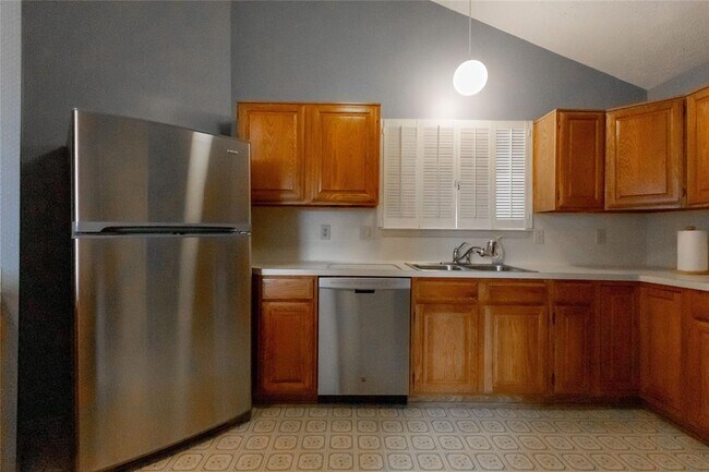 Building Photo - 2034 Creek Valley Ln