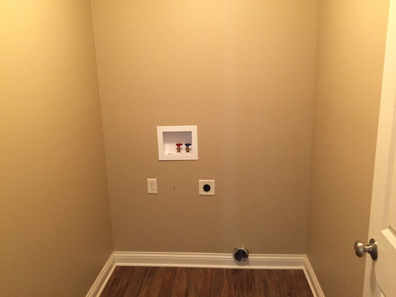 Building Photo - 2409 Wittenberg Ave SE