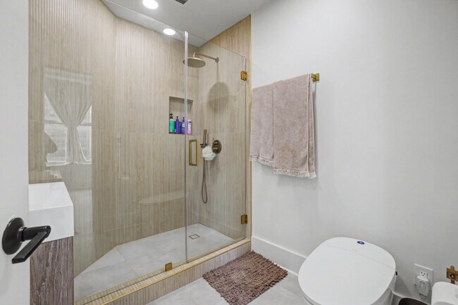 Building Photo - Downtown Atlanta Luxury Condo