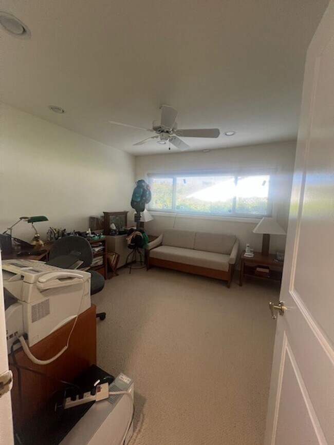 Building Photo - Beautiful One Level, 3 Bedroom, 3 Bathroom Tarzana Pool Home for Lease!