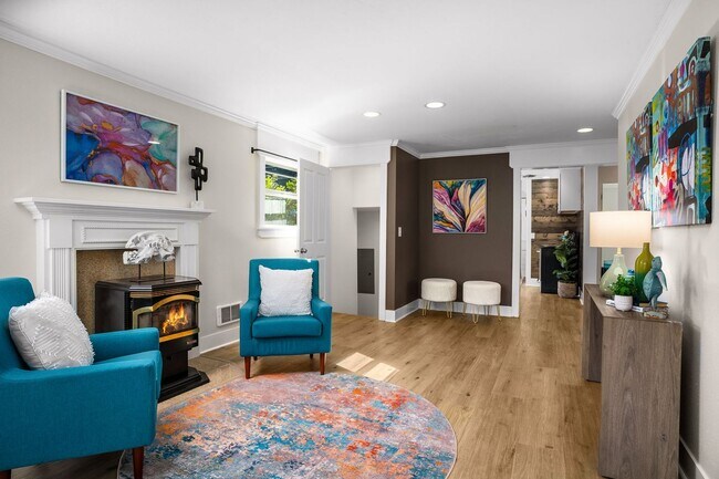 Building Photo - Updated 3-bedroom Bungalow