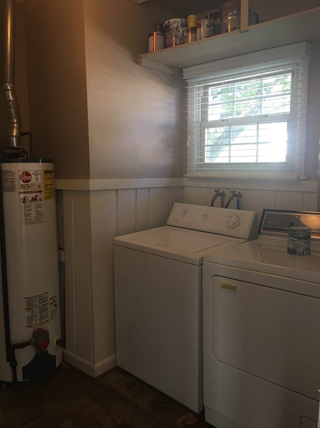 Building Photo - 4409 N Pine St