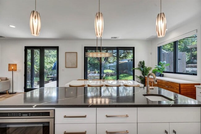 Building Photo - 613 Terrell Hill Dr