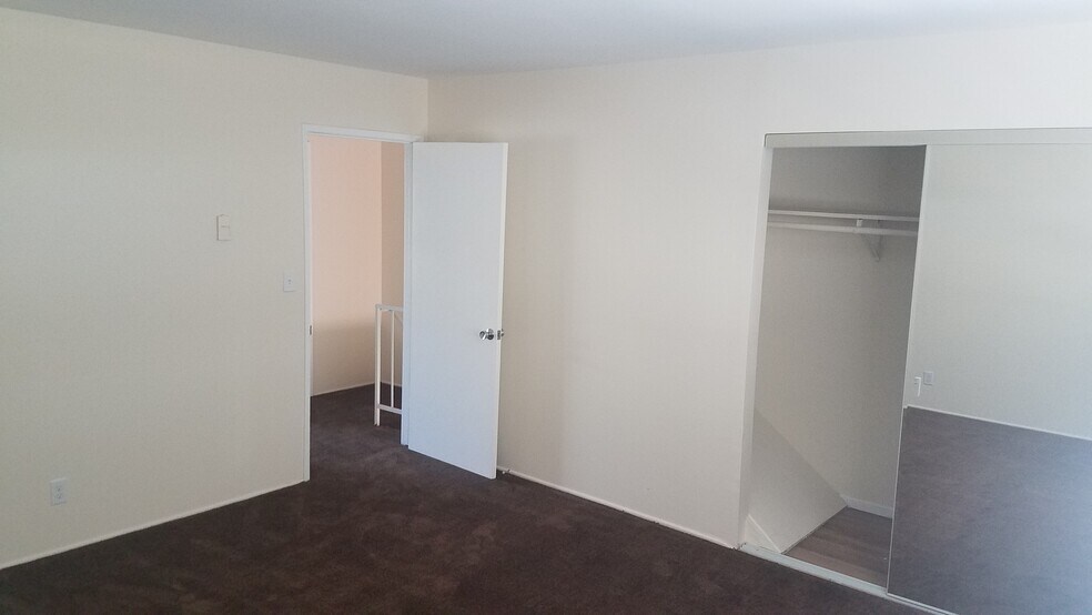 Front Bedroom - 768 Freeman Ave