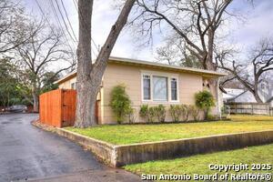 Building Photo - 460 Comal Ave