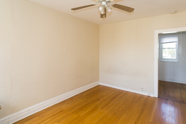 Building Photo - 4409 N Kenneth Ave