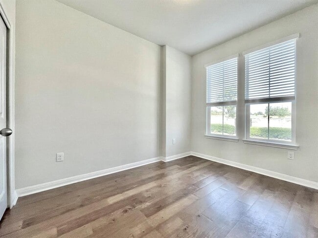Building Photo - 513 N Heatherwilde Blvd