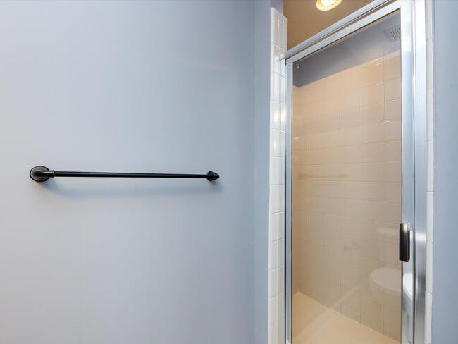 Building Photo - 4936 S Hill View Dr