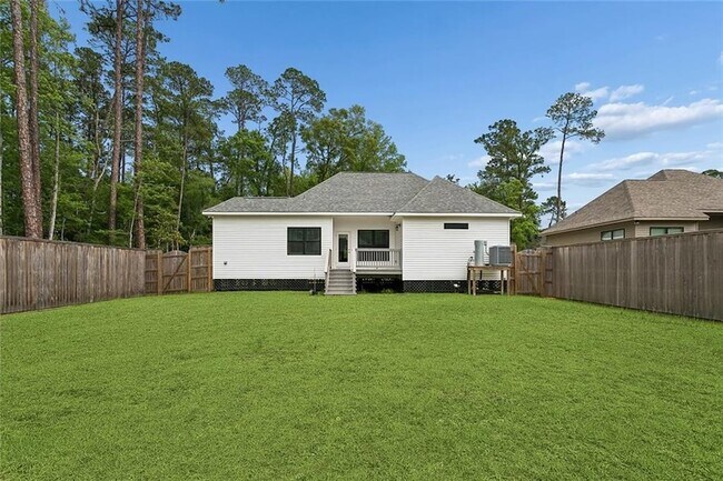 Building Photo - 60407 Vermillion Dr