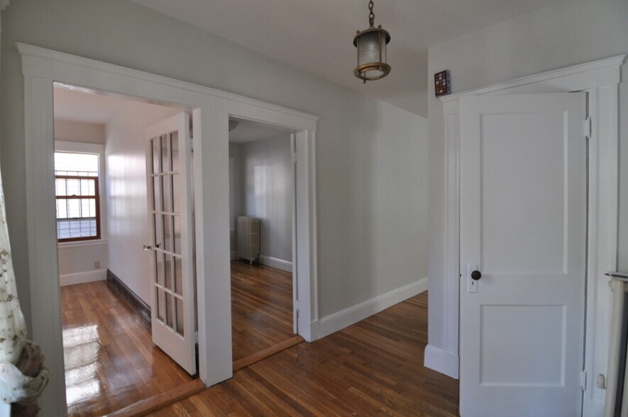 Building Photo - 202 Calumet St