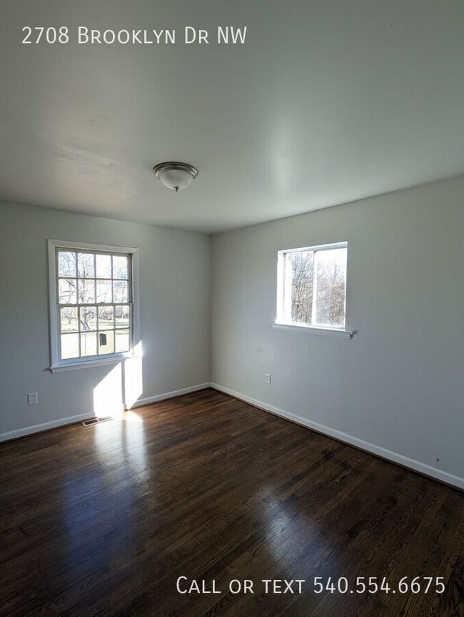 Building Photo - 2708 Brooklyn Dr NW