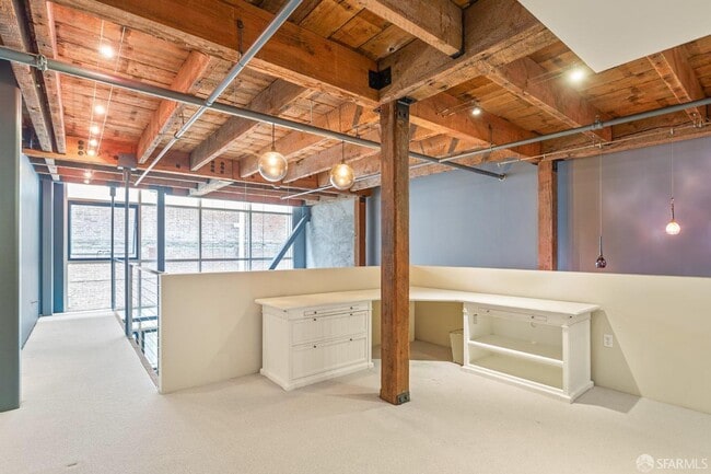 Building Photo - 650 Delancey St