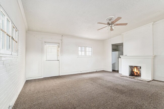 Building Photo - 2 BR Carriage Home 3 Blocks from Cheesman Park!