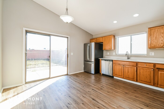 Building Photo - 525 S St Claire