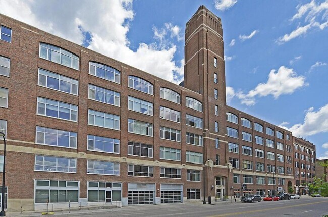 Building Photo - 700 N Washington Ave
