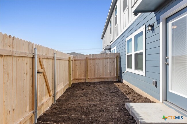 Building Photo - 12811 Village Spun Plz