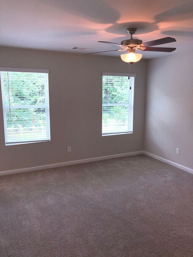 Building Photo - Price Drop Alert!  Fall Rental Specials Av...