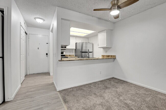 Building Photo - $1,195.95, 1-bed, 1-bath floor-level condo located in Aurora.