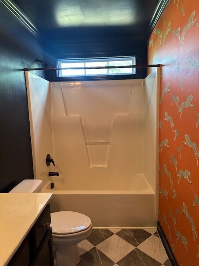 Building Photo - 3 Bed/2 Bath Home with Bonus Room & Screen...